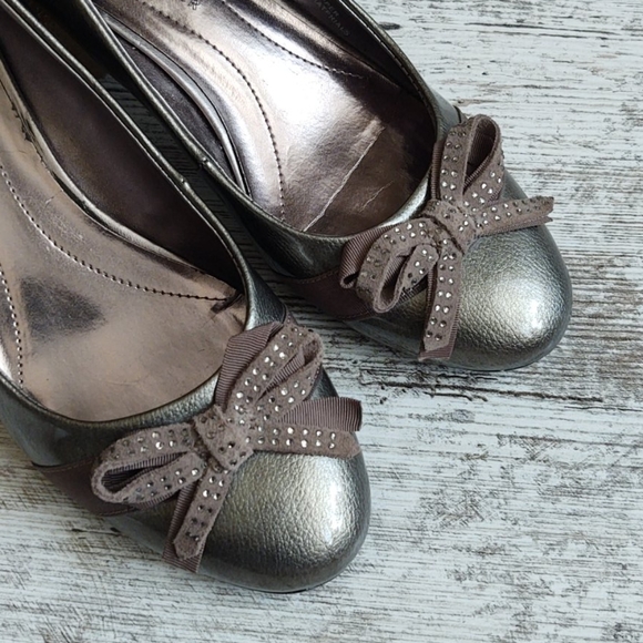NWOT Etienne Aigner Patent Leather Silver Flats - Picture 9 of 16